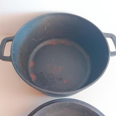 Cast Iron Traditional 1931 Michelangelo 2 in 1 Dutch oven with skillet lid