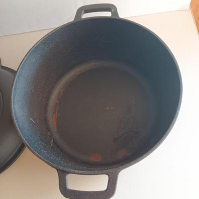 Cast Iron Traditional 1931 Michelangelo 2 in 1 Dutch oven with skillet lid