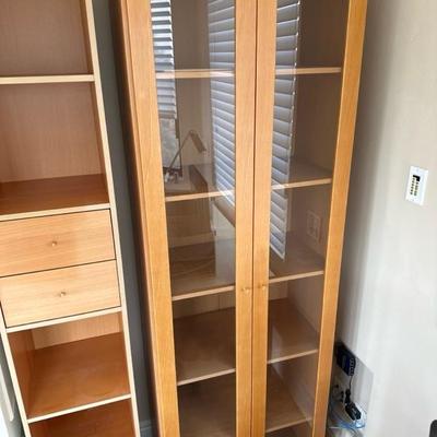 Lot 1085 Bookcase with glass front doors