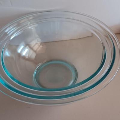 Hyatto Charcuterie Board - Wooden 5 servings platter - and nesting Pyrex bowls