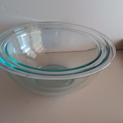 Hyatto Charcuterie Board - Wooden 5 servings platter - and nesting Pyrex bowls