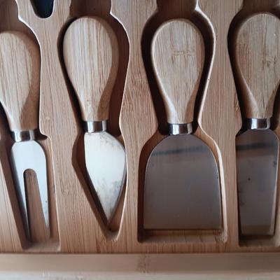 Hyatto Charcuterie Board - Wooden 5 servings platter - and nesting Pyrex bowls