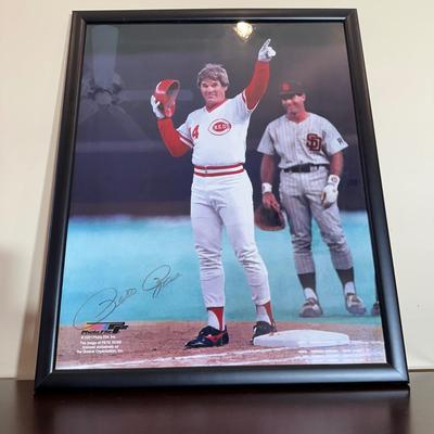 LOT 16L: Pete Rose Signed Photograph - Authenticated