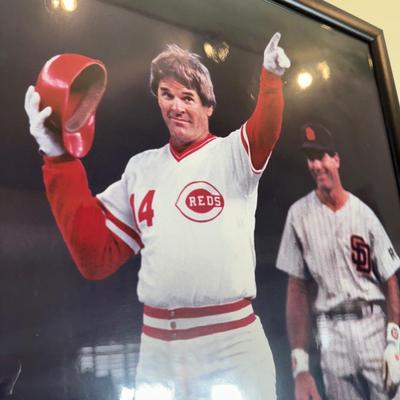 LOT 16L: Pete Rose Signed Photograph - Authenticated