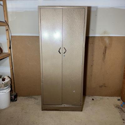 LOT 35G: Metal Storage Cabinet