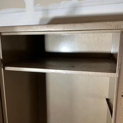 LOT 35G: Metal Storage Cabinet