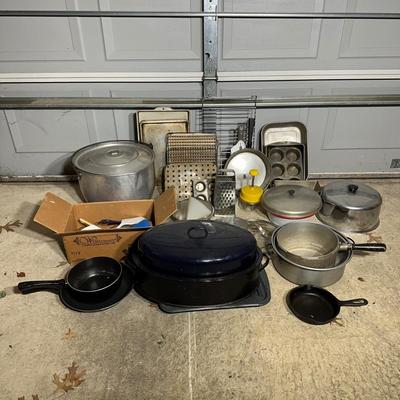 LOT 36G: Vintage Kitchenware Collection