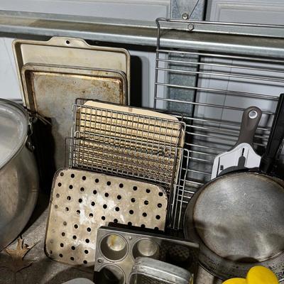 LOT 36G: Vintage Kitchenware Collection