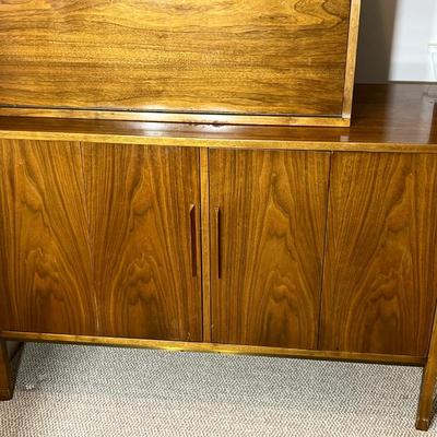 LOT 105C: Vintage Mid Century Modern Furnette Cabinet with Lighted Hutch
