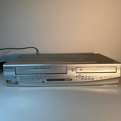 LOT 129G: Sylvania Video Cassette Recorder/DVD Player