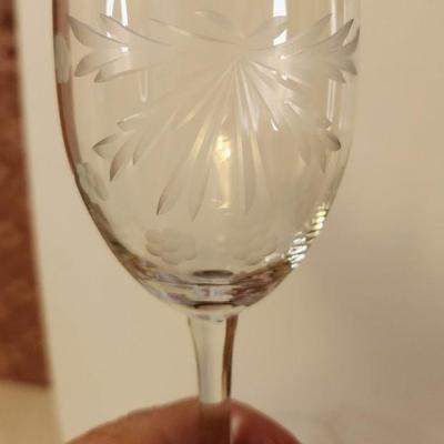 Lot #59 Lovely vintage Decanter - Wine Glass Set
