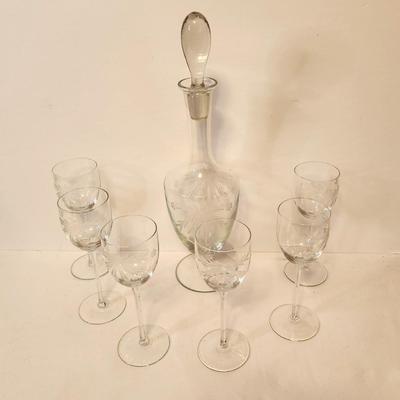 Lot #59 Lovely vintage Decanter - Wine Glass Set