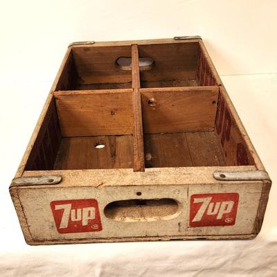 Lot #63 Cool Vintage 7-Up Drink Crate
