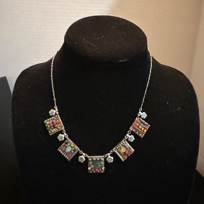 Lot 946 3 necklaces