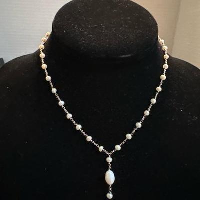 Lot 948 2 necklaces and quartz watch