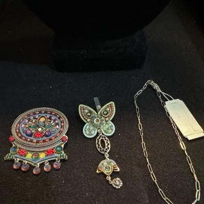 Lot 950 free spirit necklace