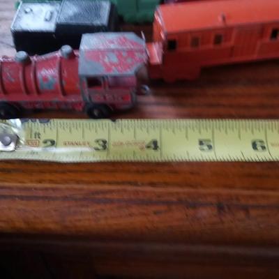 LOT 11 OLD METAL TOY TRAIN
