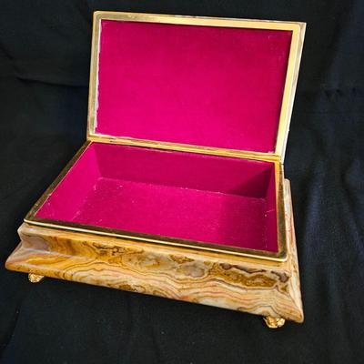 Farrington Jewelry Box and More (DR-DW)