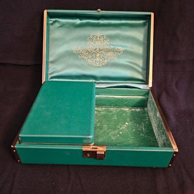 Farrington Jewelry Box and More (DR-DW)