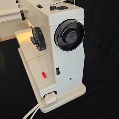 PFAFF 1214 Sewing Machine (LR-DW)