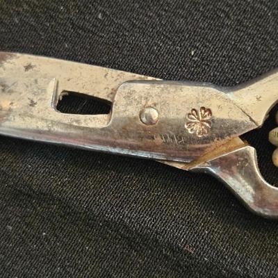 Gingher Scissors and Sewing Supplies (LR-DW)