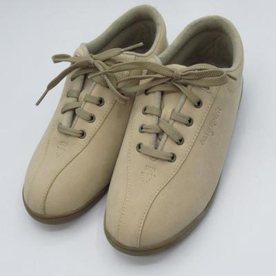 Women's tan oxford shoes in near new condition with box Size 8.5 WW