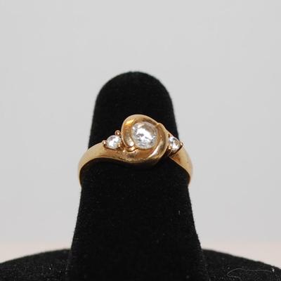 10k GOLD 3-Stones Cubic Zirconia Ring on a Yellow/Gold Band (3.1g) Size: 5