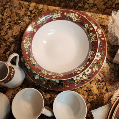 Sakura Splendor Christmas Holly China Complete Serving set for 8