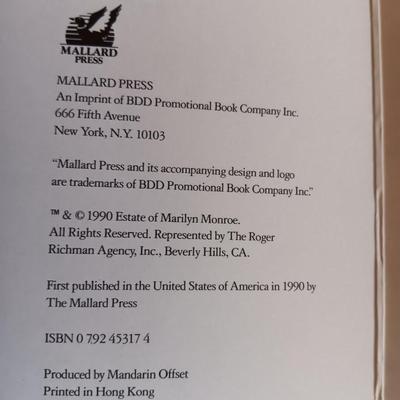 Marilyn Monroe The classic Poster Book complete with posters. !