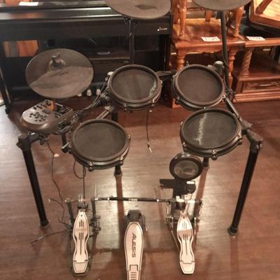 Awesome Alesis Nitro Mesh Electric Drum Set DM7X