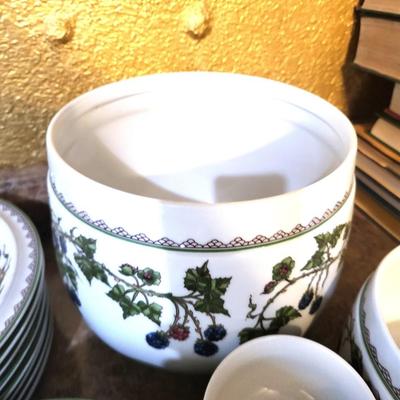 Brombeere by GOEBEL China Lot