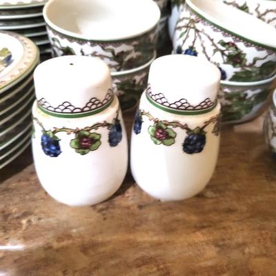 Brombeere by GOEBEL China Lot