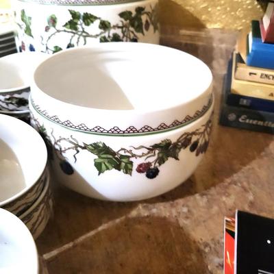 Brombeere by GOEBEL China Lot