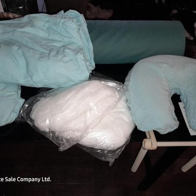 Like new - Oak works portable Shiatsu Massage table with accessories and storage / travel bag