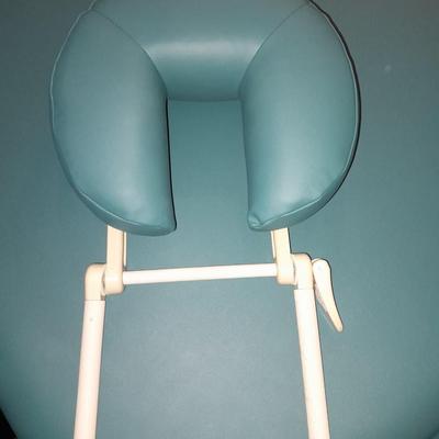 Like new - Oak works portable Shiatsu Massage table with accessories and storage / travel bag