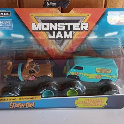 New in package True Metal Moster Jam Scooby-Doo double down showdown The Mystery Machine
