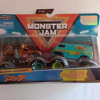 New in package True Metal Moster Jam Scooby-Doo double down showdown The Mystery Machine