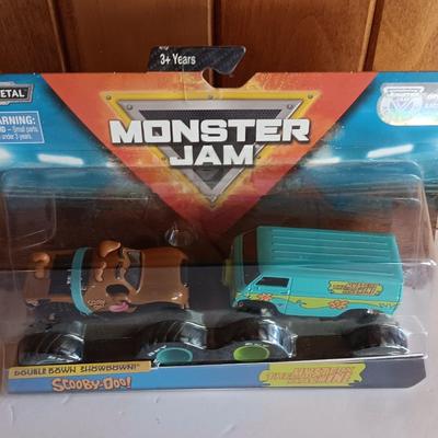New in package True Metal Moster Jam Scooby-Doo double down showdown The Mystery Machine