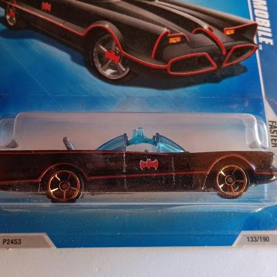 New in Package Hot wheels BATMAN 66' BATMOBILE Faster than ever! 133/190