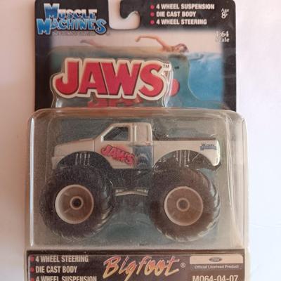 New in package - Muscle Machines JAWS Big Foot Die Cast Truck 1:64 scale