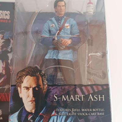New in package - Cult Classics seres 6 Army of Darkness S-MART ASH figure