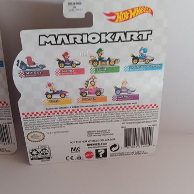 New in package -HotWheels MarioKart Luigi Mach 8 & Mario standard Kart