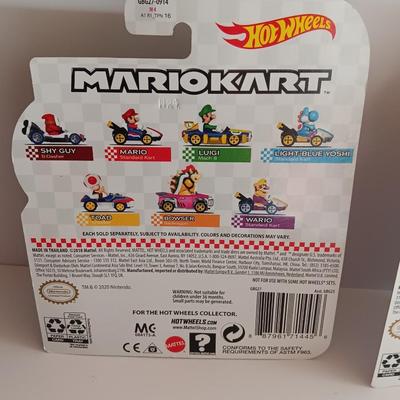 New in package -HotWheels MarioKart Luigi Mach 8 & Mario standard Kart