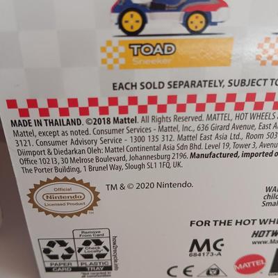 New in package -HotWheels MarioKart Luigi Mach 8 & Mario standard Kart