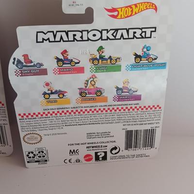 New in package -HotWheels MarioKart Luigi Mach 8 & Mario standard Kart