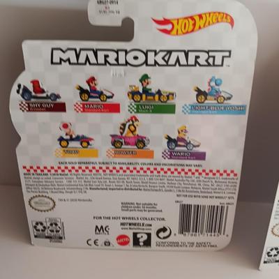 New in package -HotWheels MarioKart Luigi Mach 8 & Mario standard Kart
