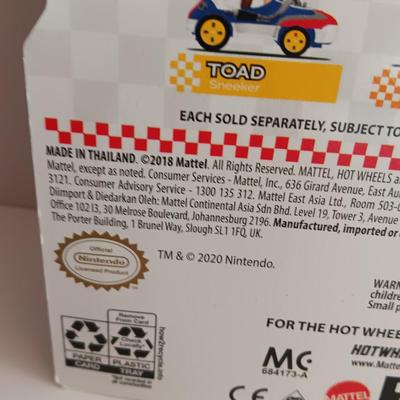 New in package -HotWheels MarioKart Luigi Mach 8 & Mario standard Kart