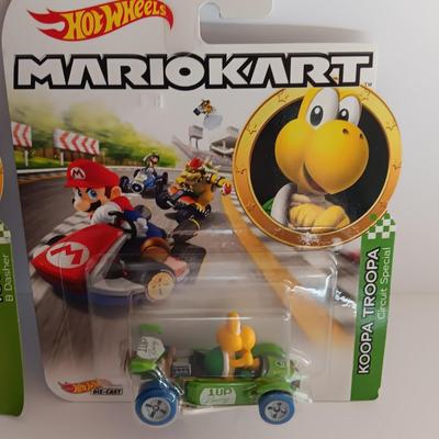 New in package -HotWheels MarioKart Yoshi B Dasher and Koopa Troopa Circuit Special