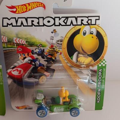 New in package -HotWheels MarioKart Yoshi B Dasher and Koopa Troopa Circuit Special