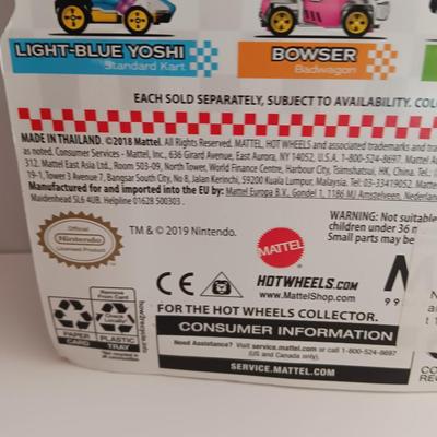 New in package -HotWheels MarioKart Yoshi B Dasher and Koopa Troopa Circuit Special